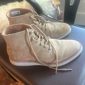 Tom’s Clark’s desert boot style boots Men’s 10 worn twice tan leather